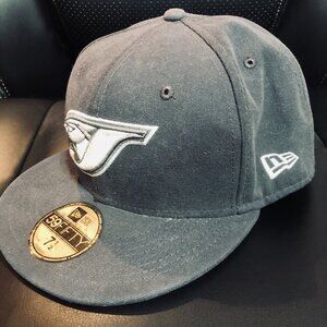 New Era 59FIFTY Toronto Blue Jays Fitted Hat Size 7 1/2 Dark Grey MLB Cap